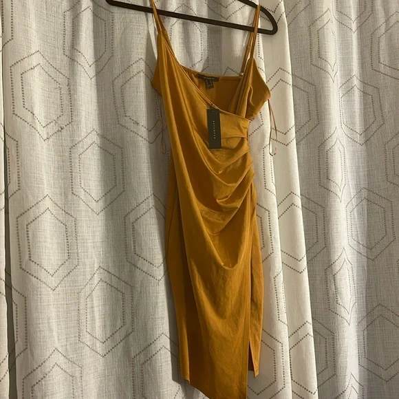 NWT Womens M Spaghetti Strap Dress Mini Goldish/Tan Color Casual